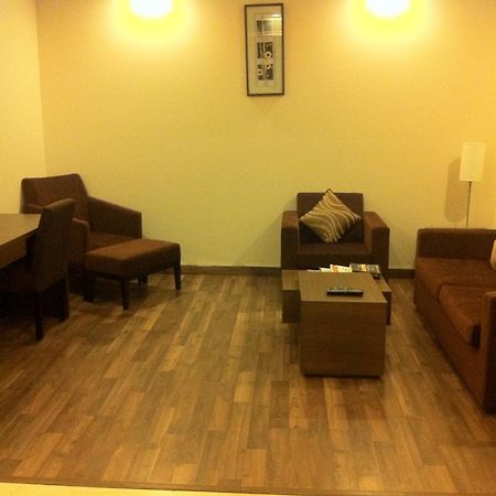 Hotel Vibe By The Lalit Traveller Faridabad Esterno foto