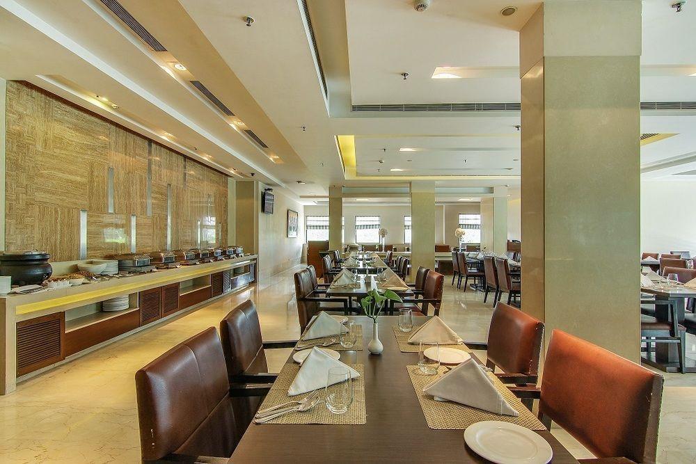 Hotel Vibe By The Lalit Traveller Faridabad Esterno foto