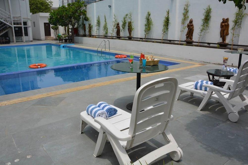 Hotel Vibe By The Lalit Traveller Faridabad Esterno foto