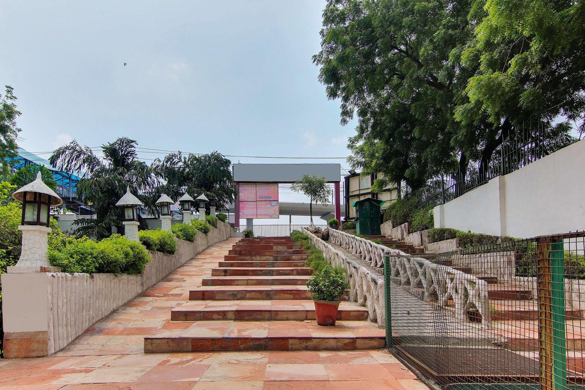 Hotel Vibe By The Lalit Traveller Faridabad Esterno foto
