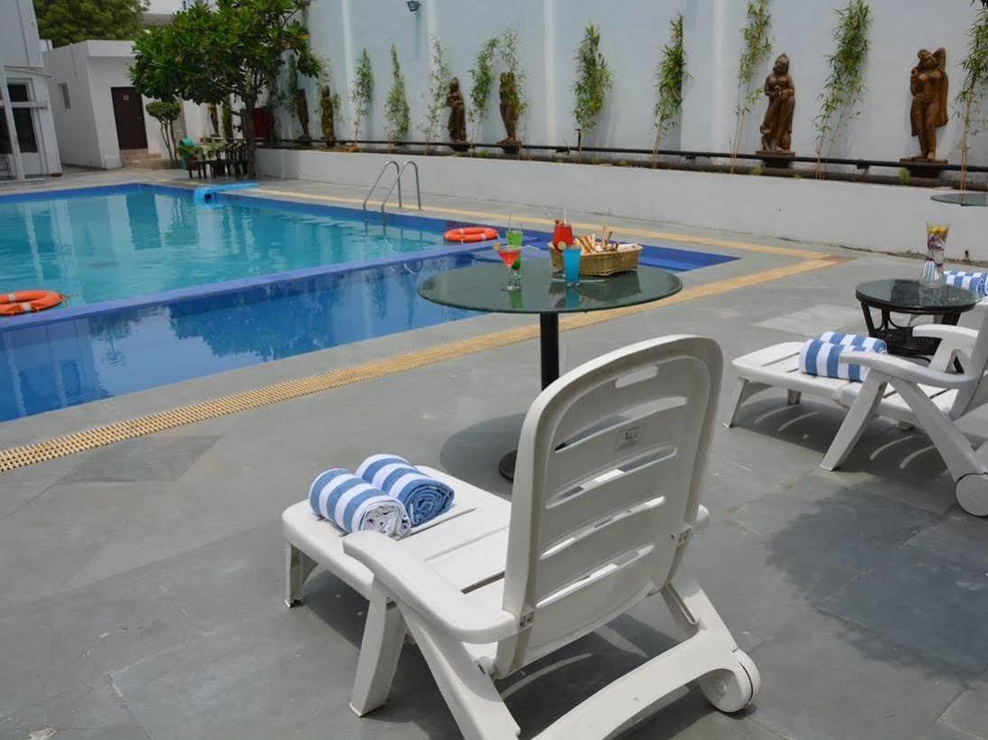 Hotel Vibe By The Lalit Traveller Faridabad Esterno foto