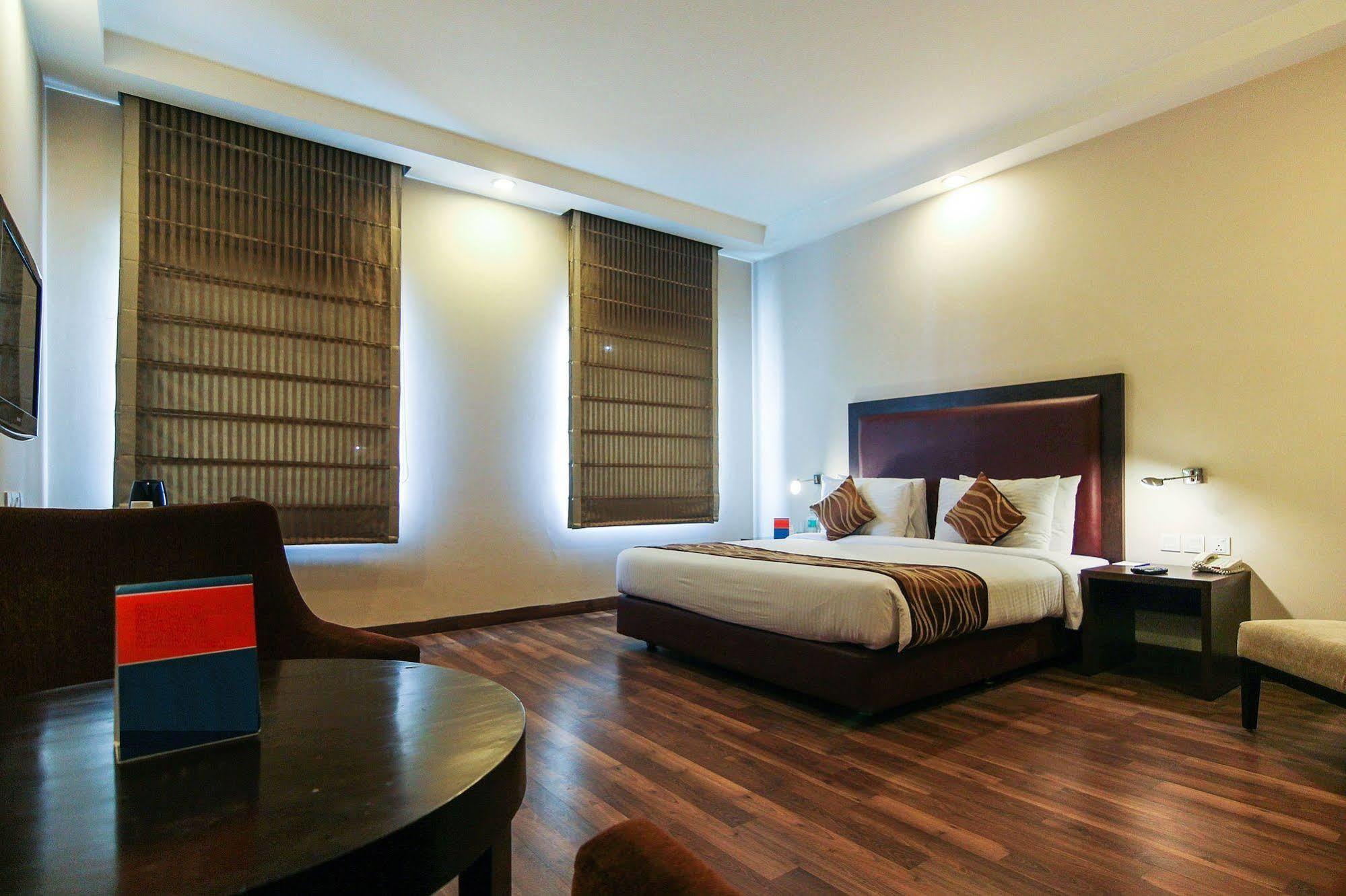 Hotel Vibe By The Lalit Traveller Faridabad Esterno foto