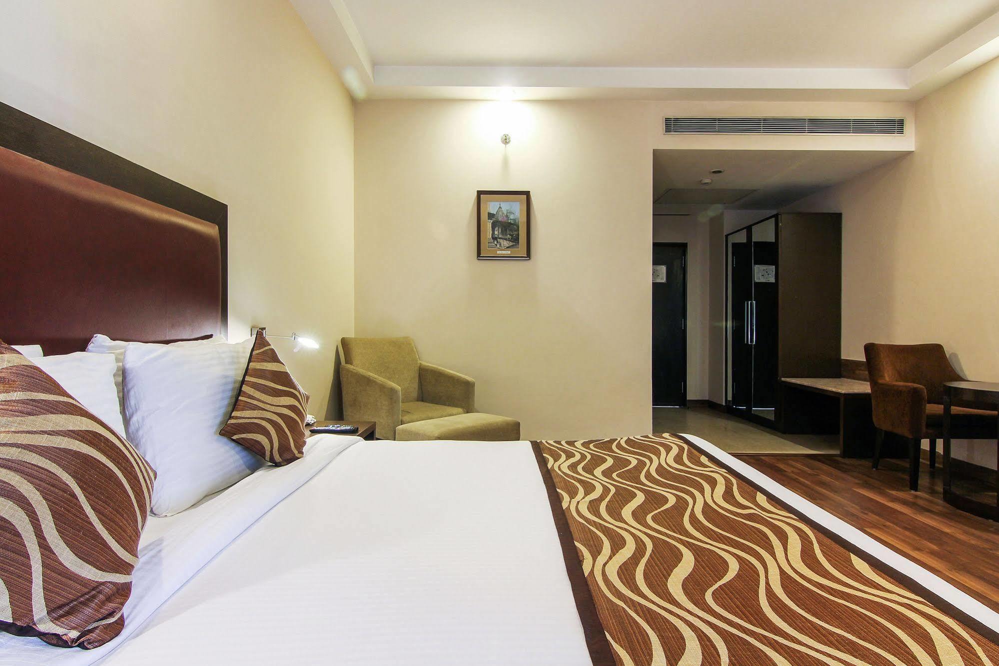Hotel Vibe By The Lalit Traveller Faridabad Esterno foto