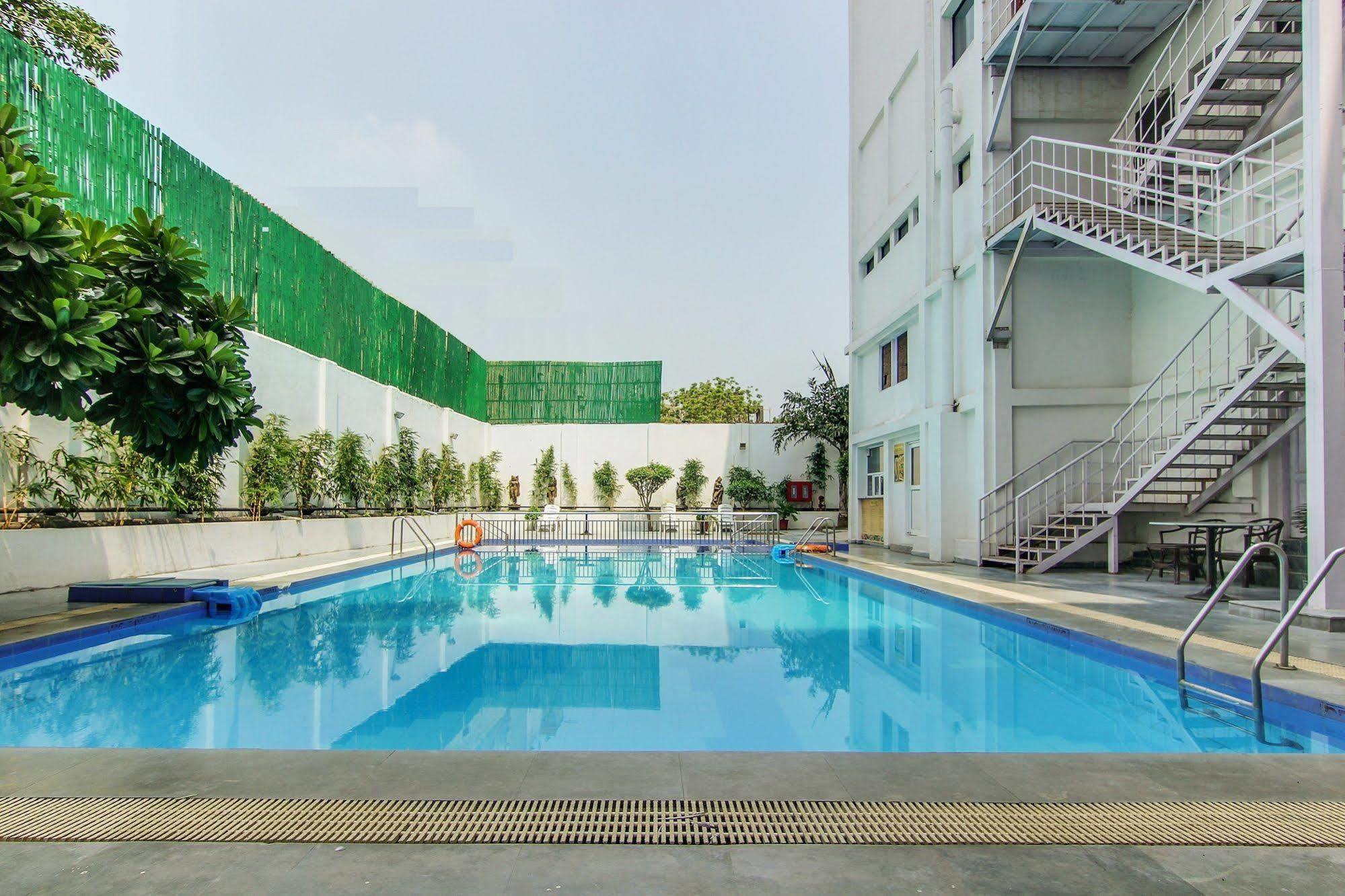 Hotel Vibe By The Lalit Traveller Faridabad Esterno foto