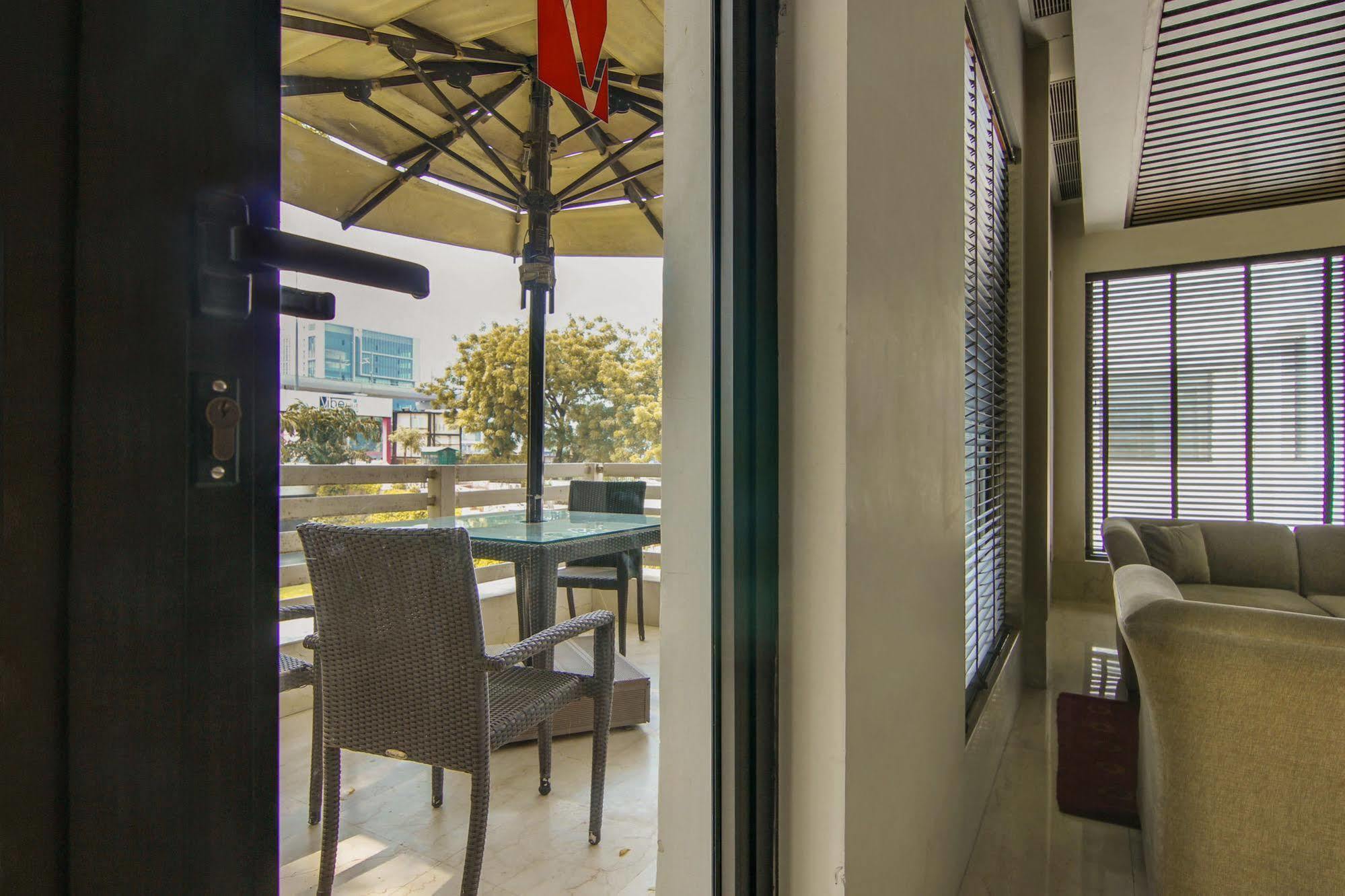 Hotel Vibe By The Lalit Traveller Faridabad Esterno foto